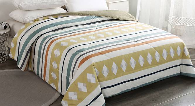 Celia Comforter (Double Size) by Urban Ladder - Design 1 Top View - 320394