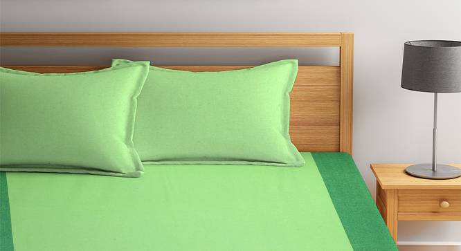 Erin Bedcover (Green, King Size) by Urban Ladder - Front View Design 1 - 382307