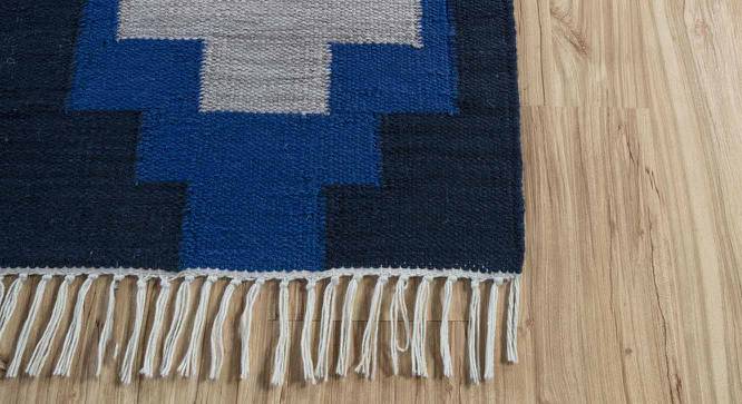 Tilmana Carpet (Rectangle Carpet Shape, Blue Daisy - White, 247 x 155 cm  (97" x 61") Carpet Size) by Urban Ladder - Cross View Design 1 - 402536