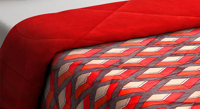 Roland Quilt (Red, King Size) by Urban Ladder - Cross View Design 1 - 407765