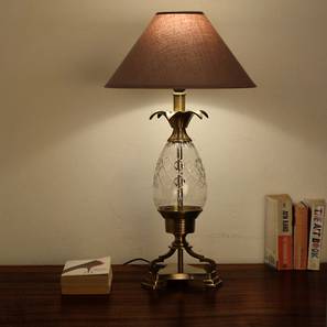 Smitty   beige table lamp antique brass lp