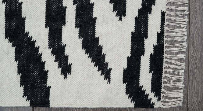 John Dhurrie (Black & White, 150 x 240 cm  (59" x 94") Carpet Size) by Urban Ladder - Design 1 Side View - 436499