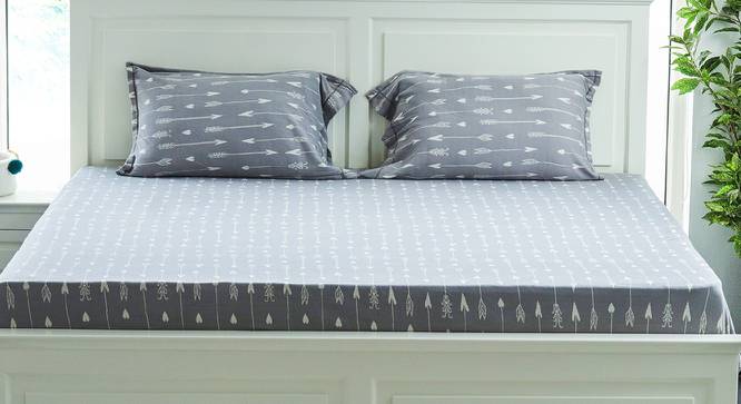 Sia Bedding Set (Light Grey, Queen Size) by Urban Ladder - Front View Design 1 - 447115
