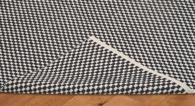 Kadence Black Geometric Handmade Cotton 6.5 x 4.6 Feet Carpet (Black, Rectangle Carpet Shape) by Urban Ladder - Front View Design 1 - 521498