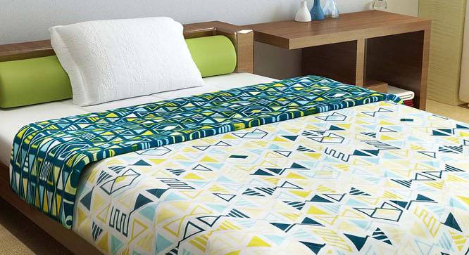 Maci Green Geometric Microfiber Single Size Comforter (Single Size, Green & Yellow) by Urban Ladder - Front View Design 1 - 539891