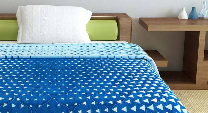 Leona Blue Geometric Microfiber Single Size Comforter (Single Size, Blue & Navy Blue) by Urban Ladder - Front View Design 1 - 539894