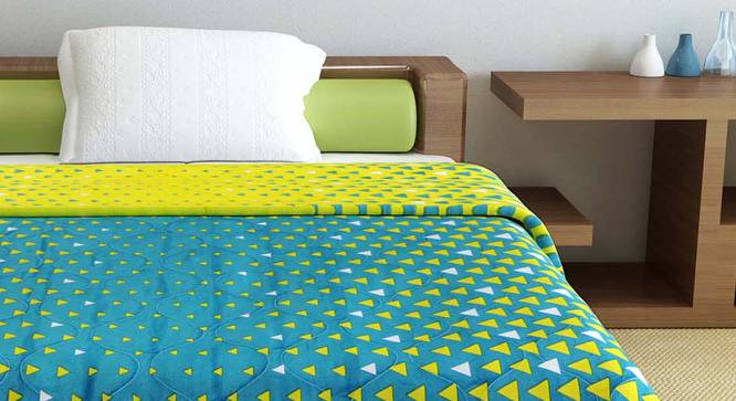 Holly Green Geometric Microfiber Single Size Comforter (Single Size, Green & Yellow) by Urban Ladder - Front View Design 1 - 540087