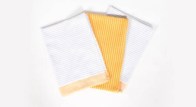 Yarn-dyed Recycled Cotton Kitchen Towel in Yellow (Multicoloured) by Urban Ladder - Front View Design 1 - 754566