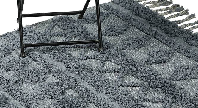 Tufted Ash Grey Tasseled Rug (Grey) by Urban Ladder - Front View Design 1 - 756359