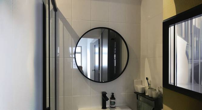 Black Round Mirror. (Black) by Urban Ladder - Front View Design 1 - 914532